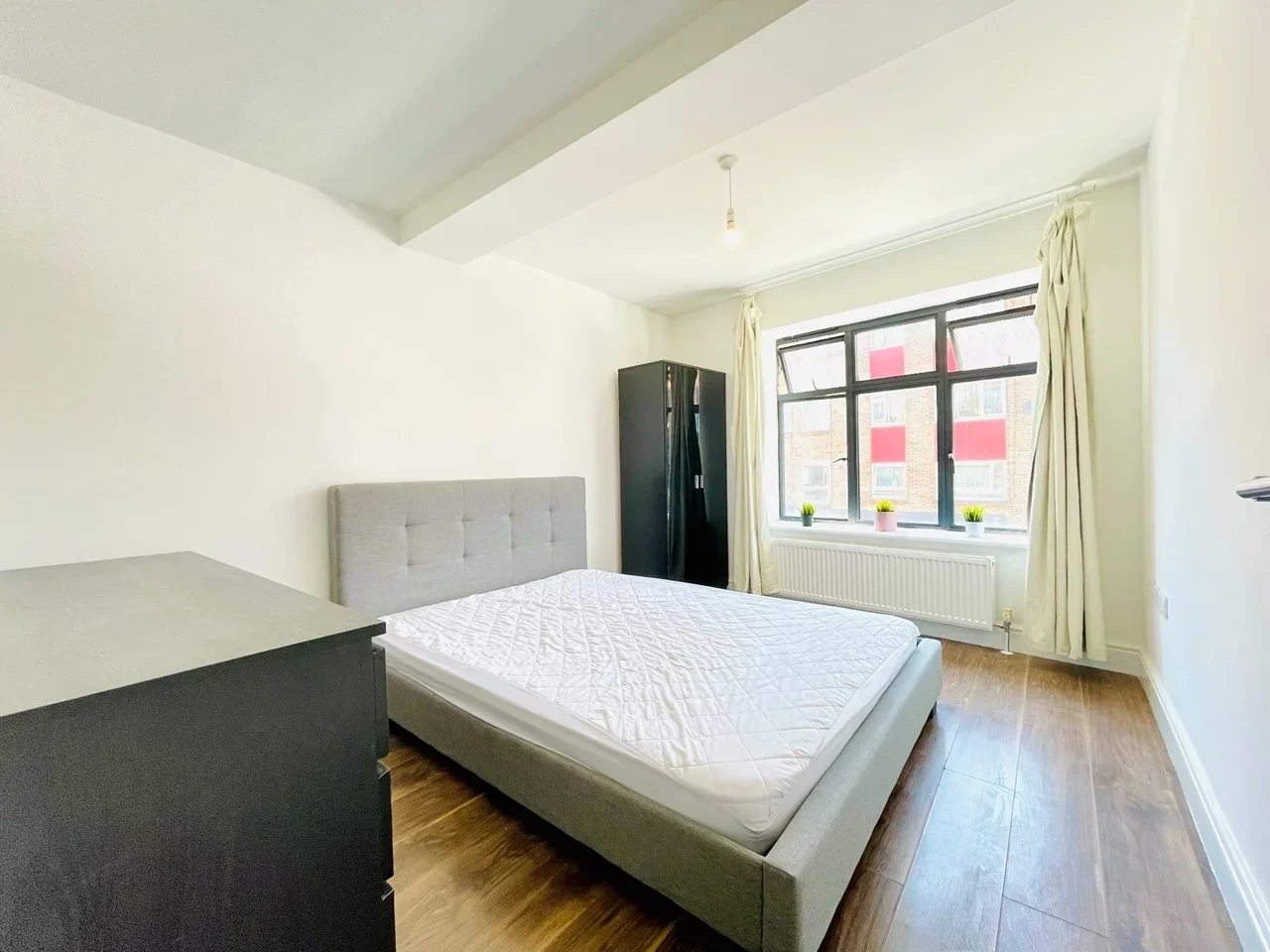 Flat Hoxton Street in Greater London