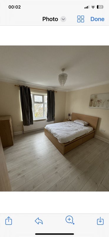 Room Summers Lane in Greater London