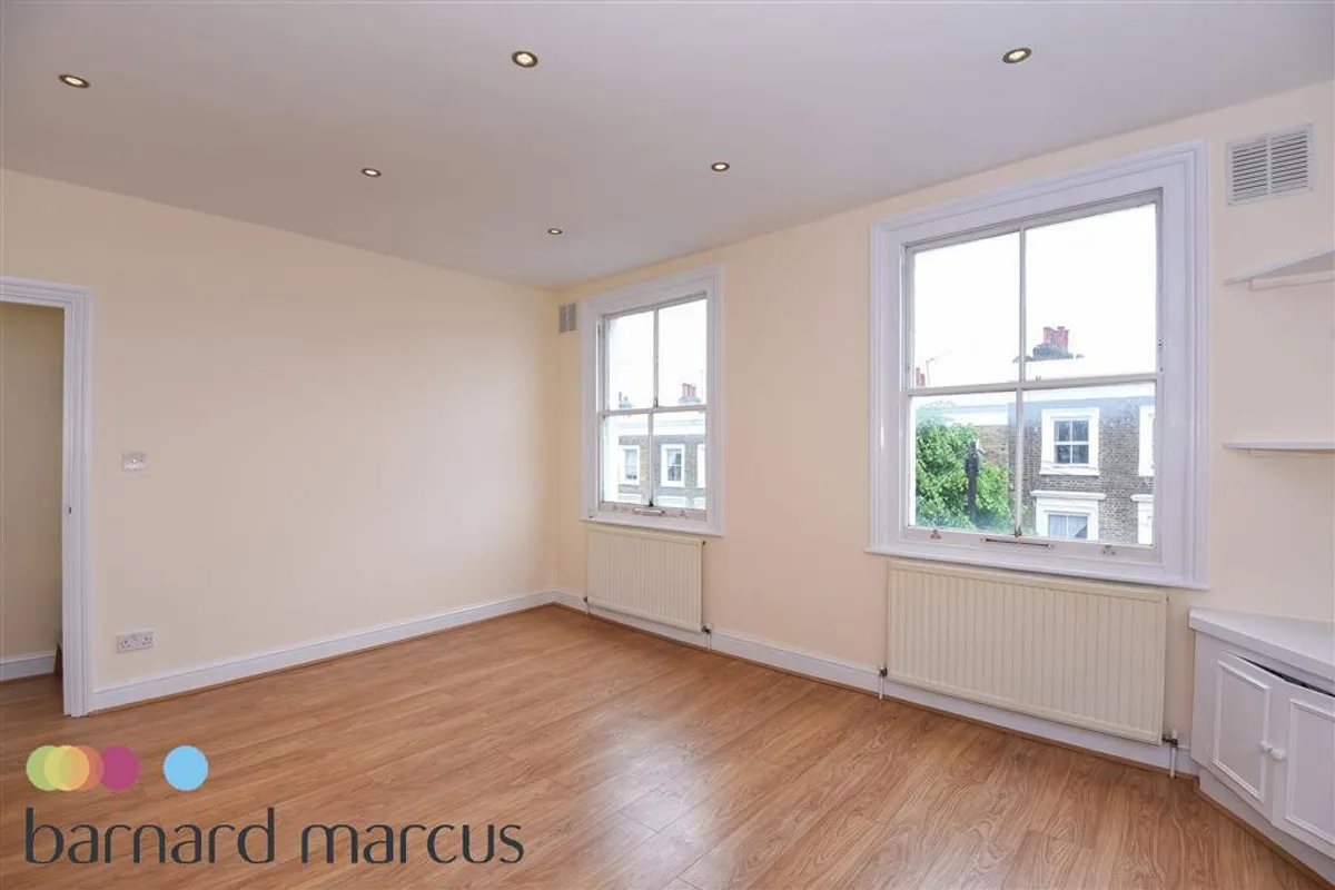 Flat Shakspeare Walk in Greater London