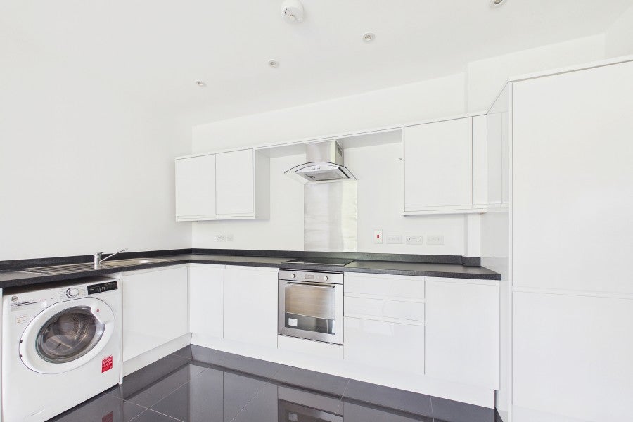 Flat Knoll Road in Surrey Heath