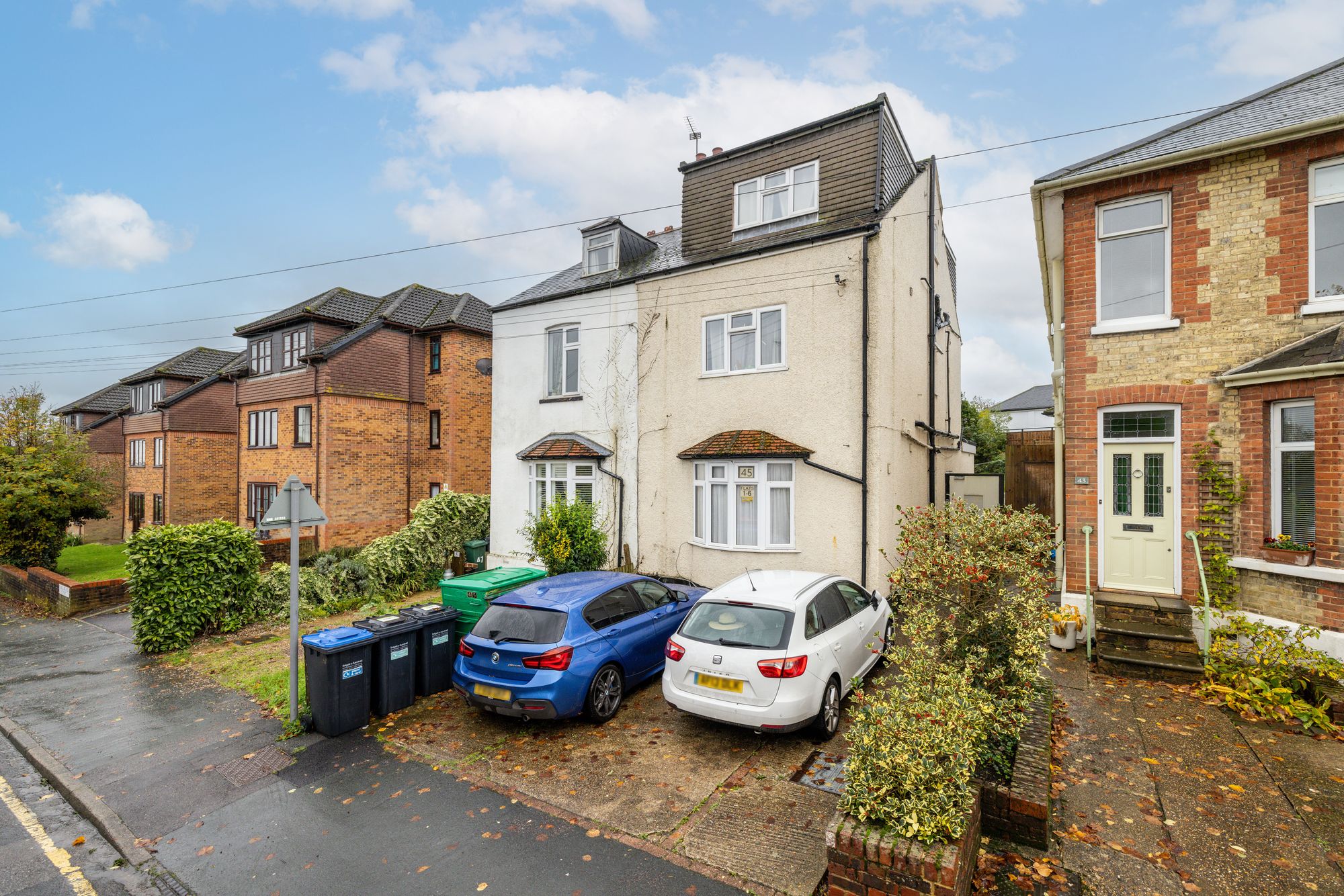 Flat Earlswood Road in Reigate and Banstead