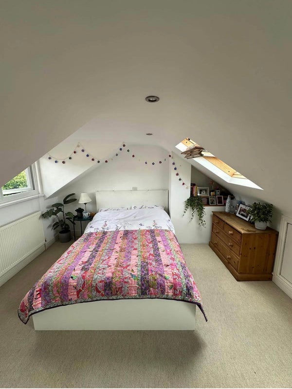Room Station Gardens in Greater London