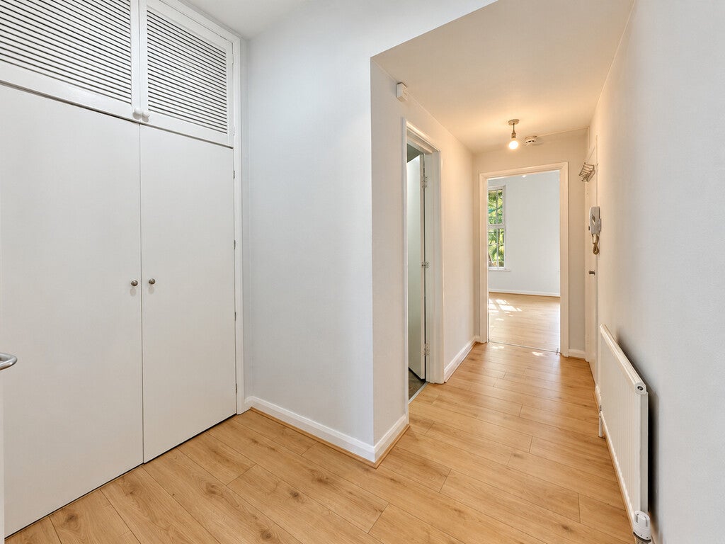 Flat Holloway Road in Greater London