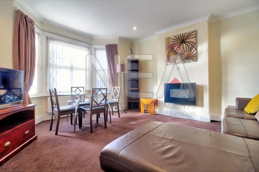 Flat Gosbrook Road in Reading
