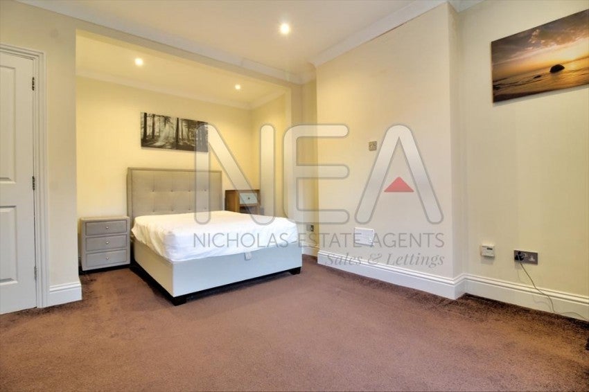 Flat Gosbrook Road in Reading