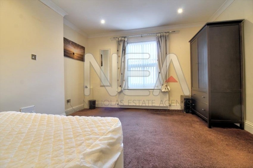 Flat Gosbrook Road in Reading