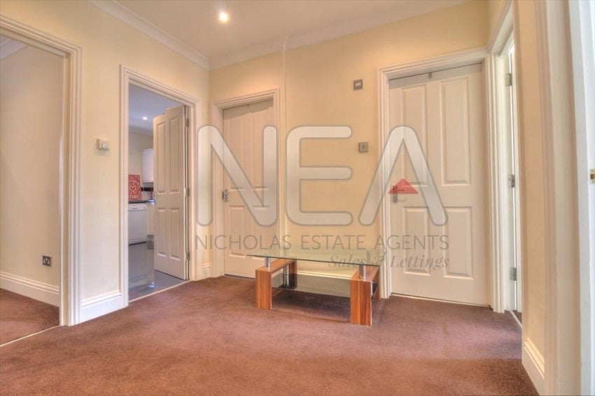 Flat Gosbrook Road in Reading
