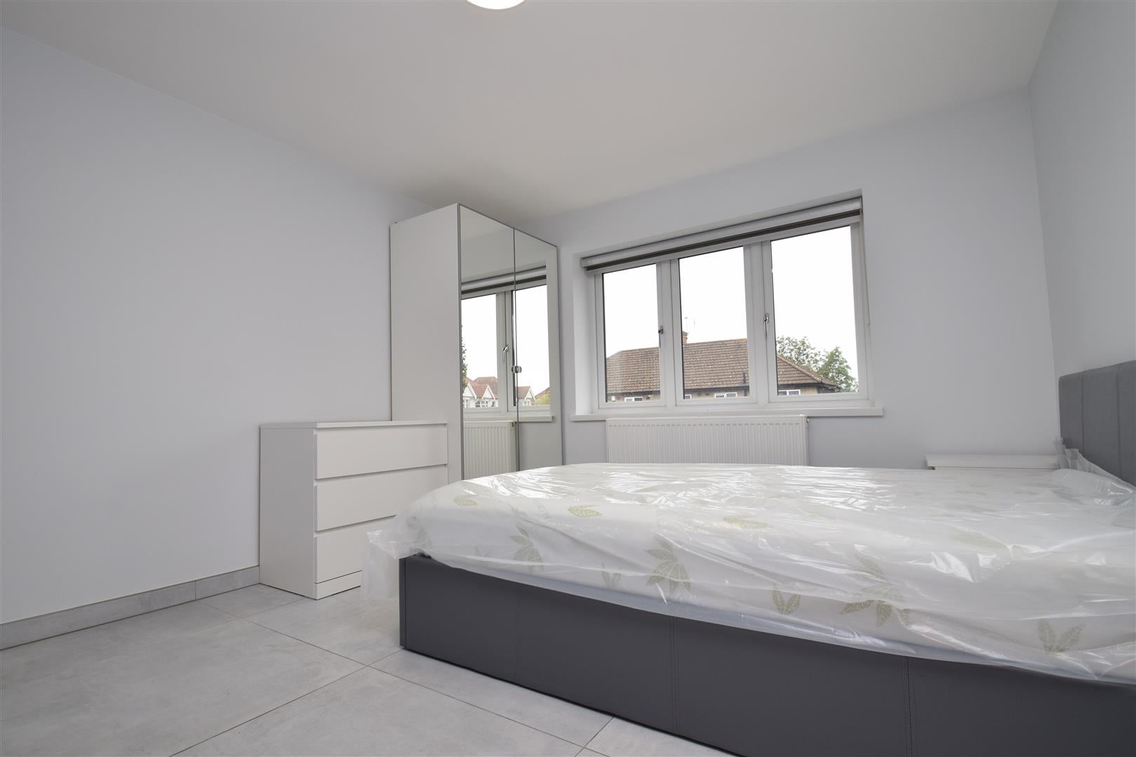 Flat Norton Road in Greater London