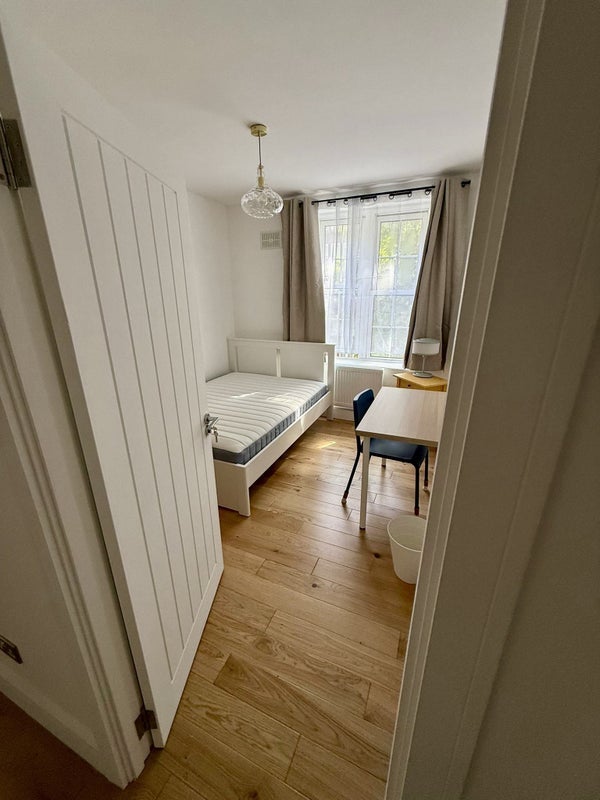 Room Welland Street in Greater London
