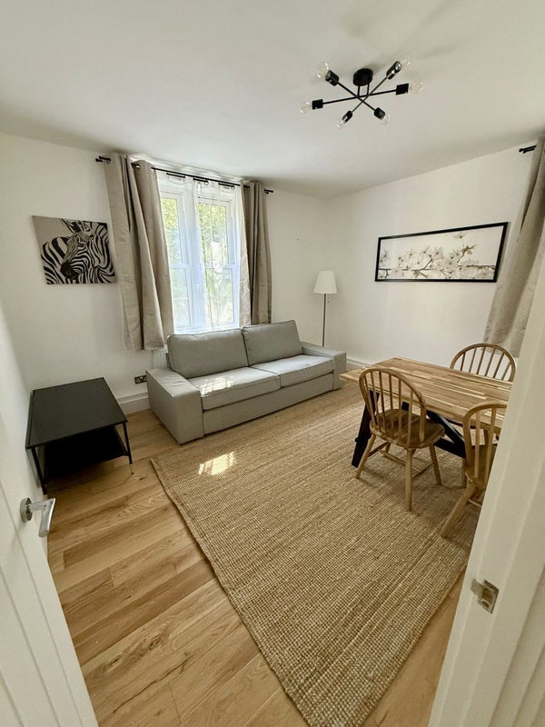 Room Welland Street in Greater London