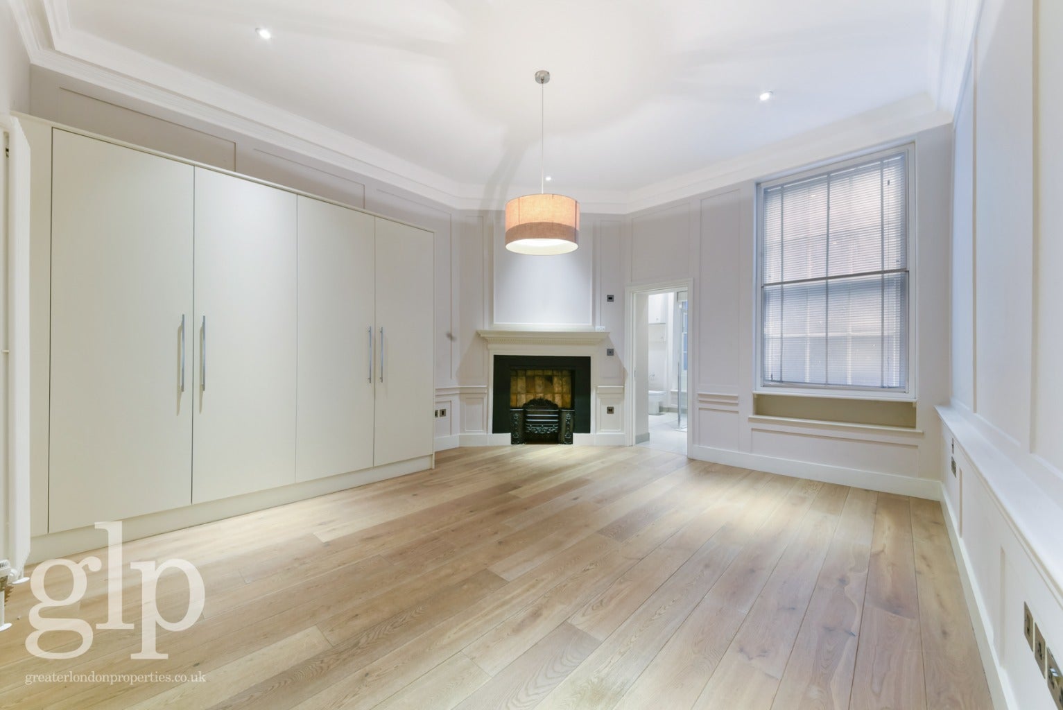 Flat Litchfield Street in City of Westminster