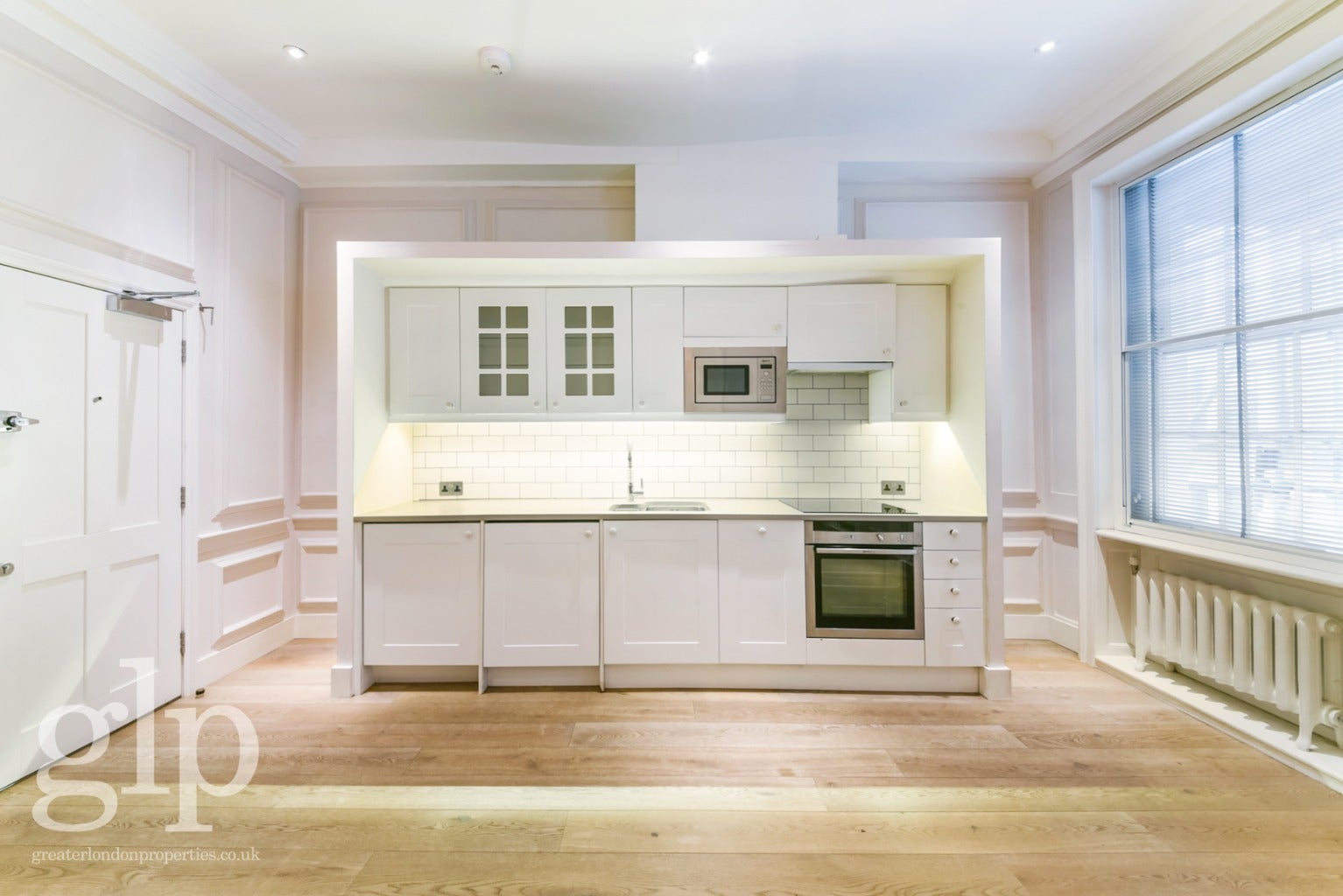 Flat Litchfield Street in City of Westminster
