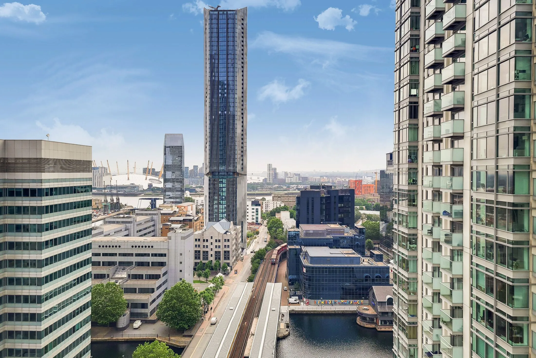 Flat Pan Peninsula Square in Greater London