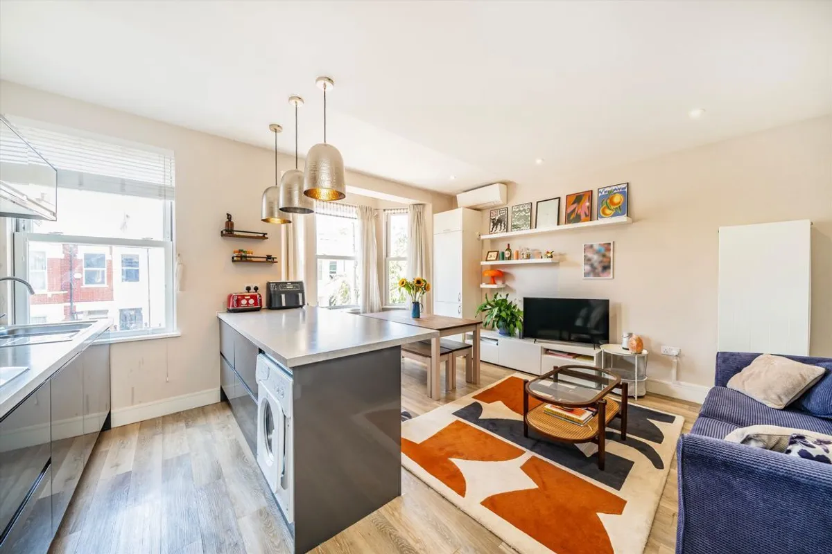 Flat Willcott Road in Greater London