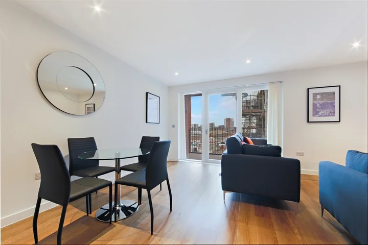 Flat Lismore Boulevard in Greater London