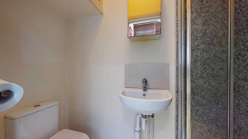 Flat Brondesbury Park in Greater London