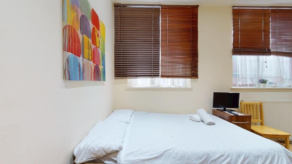 Flat Brondesbury Park in Greater London
