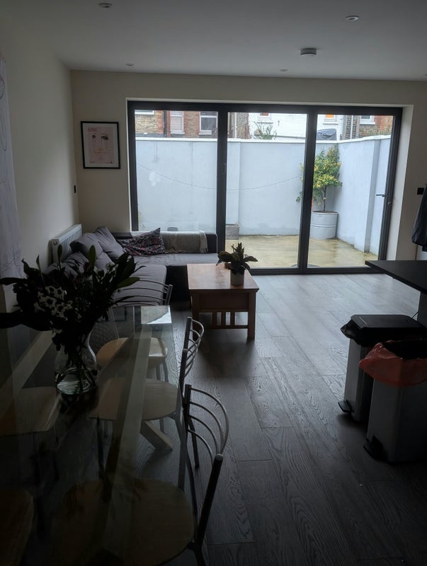 Room Coverton Road in Greater London