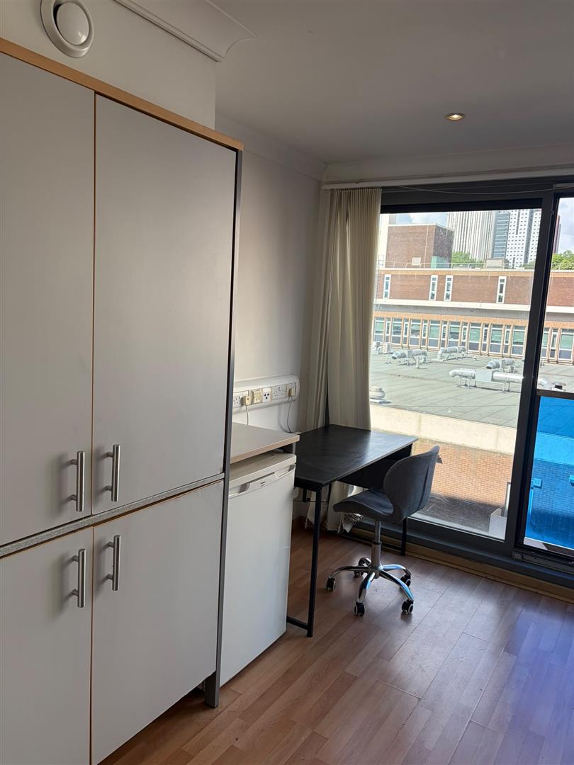 Flat Byron Street in Leeds