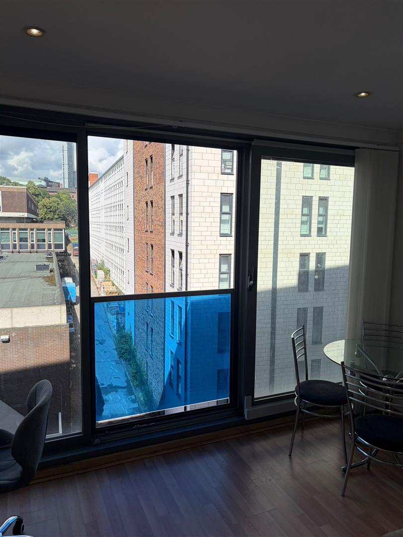 Flat Byron Street in Leeds