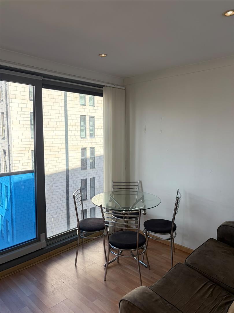 Flat Byron Street in Leeds