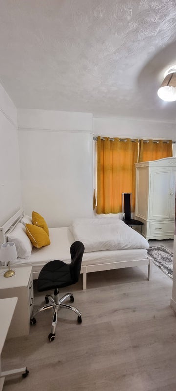 Room Silvester Street in Liverpool