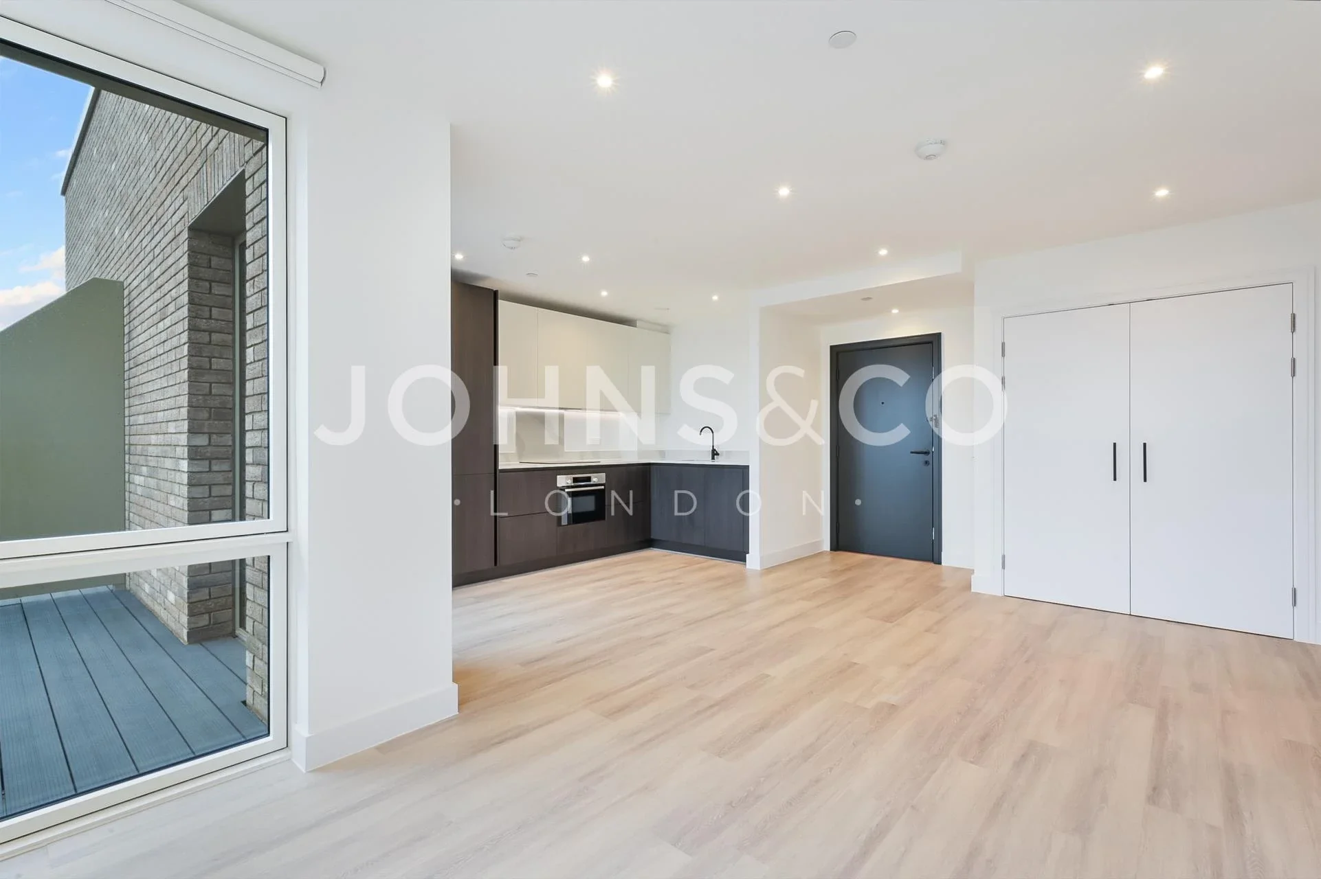 Flat Friary Road in Greater London