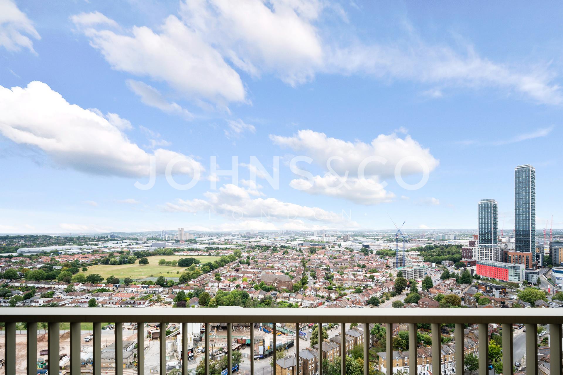Flat Friary Road in Greater London