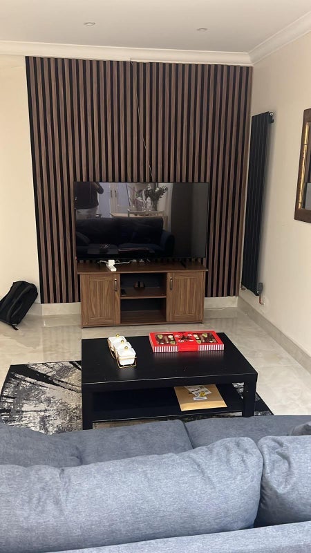 Room Esk Road in Greater London