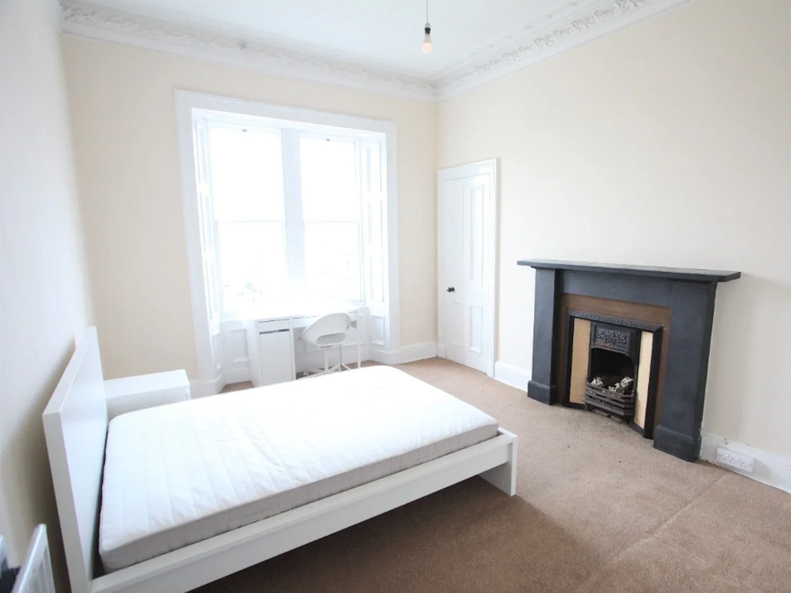 Flat Polwarth Gardens in City of Edinburgh