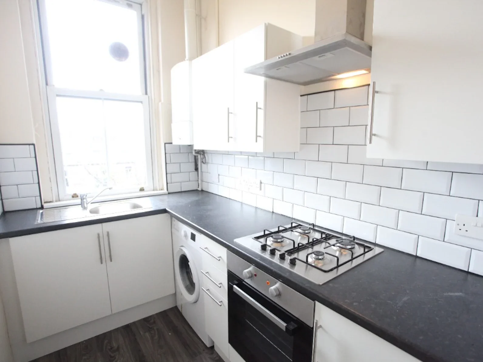 Flat Polwarth Gardens in City of Edinburgh