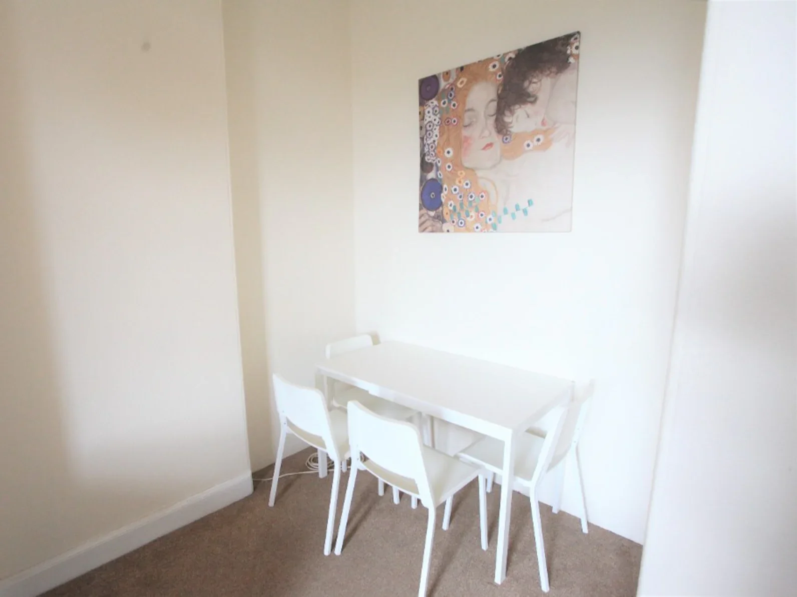 Flat Polwarth Gardens in City of Edinburgh
