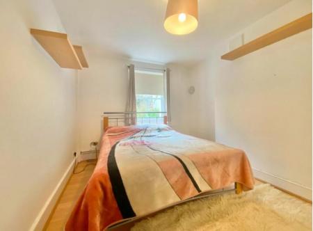 Flat Miranda Road in Greater London