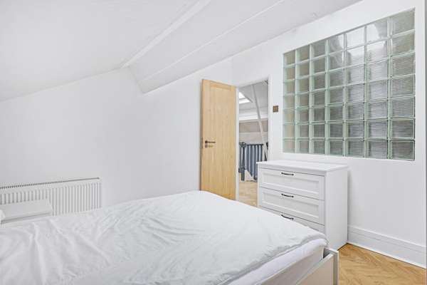 Flat Lea Bridge Road in Greater London