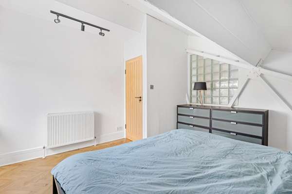 Flat Lea Bridge Road in Greater London