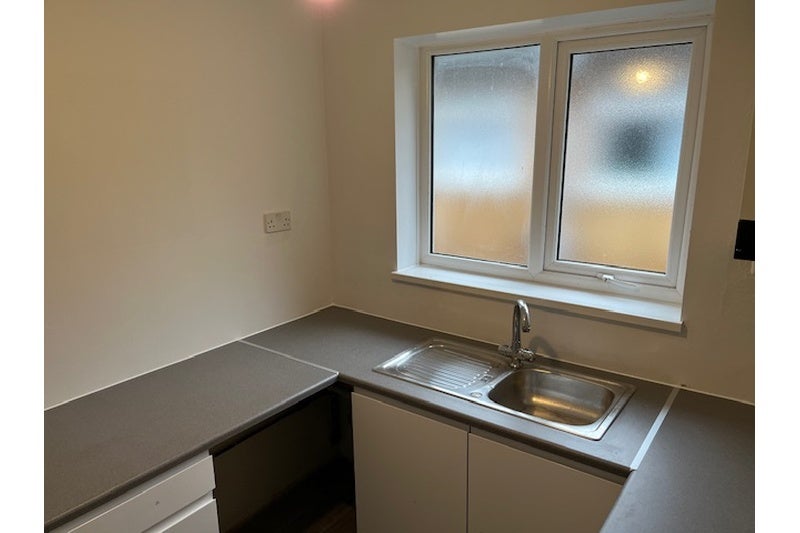 Flat Overbury Close in Birmingham