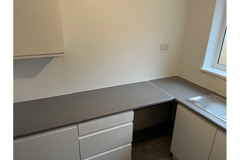 Flat Overbury Close in Birmingham