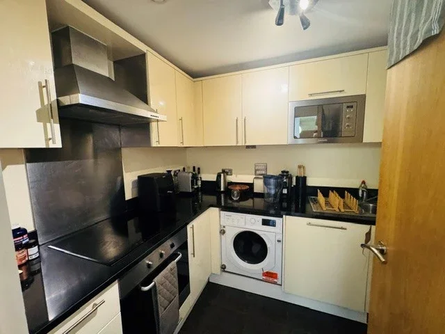 Flat Cheshire Street in Greater London
