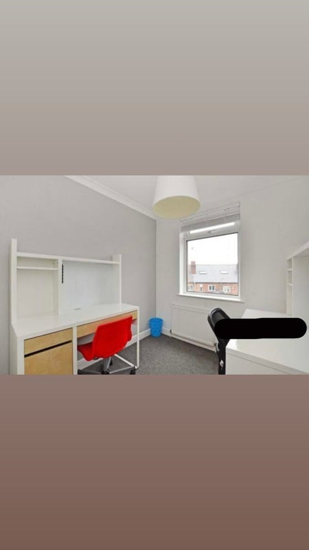 Room Romsdal Road in Sheffield