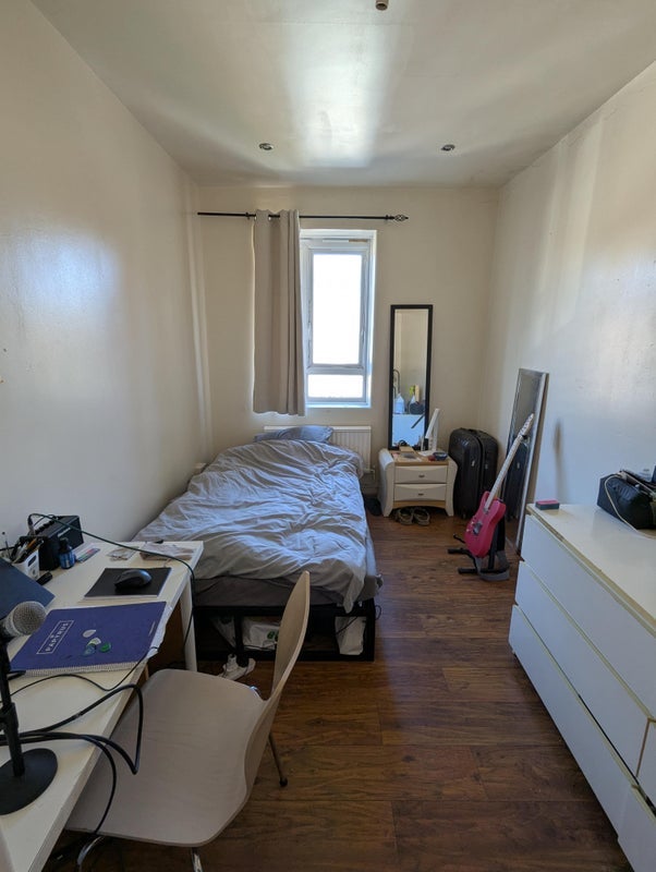 Room Leander Road in Greater London