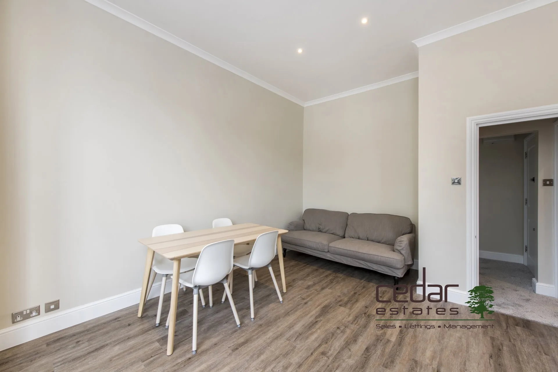 Flat Holmdale Road in Greater London