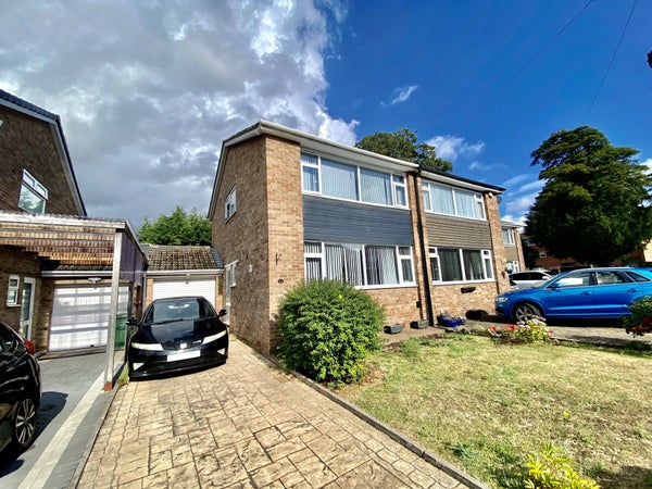 House Matford Close in Bristol