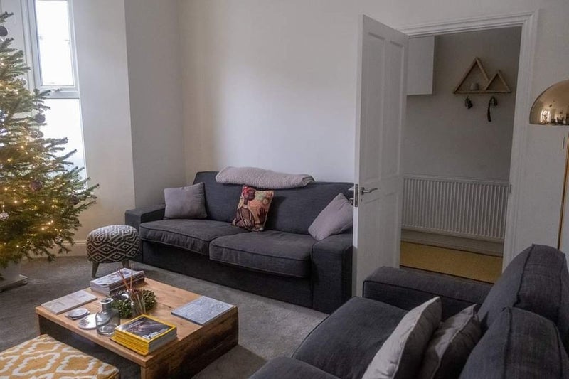 Room Clinton Road in Greater London