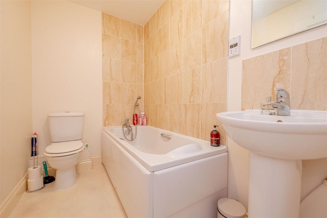 House Allbrook Close in Surrey Heath