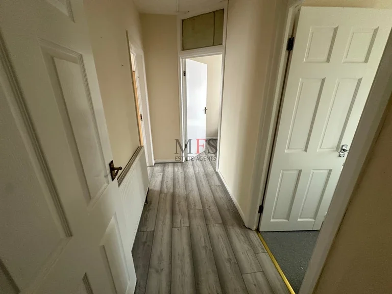 Flat Livingstone Road in Greater London