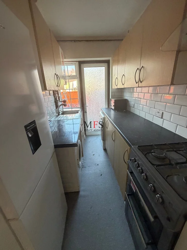 Flat Livingstone Road in Greater London
