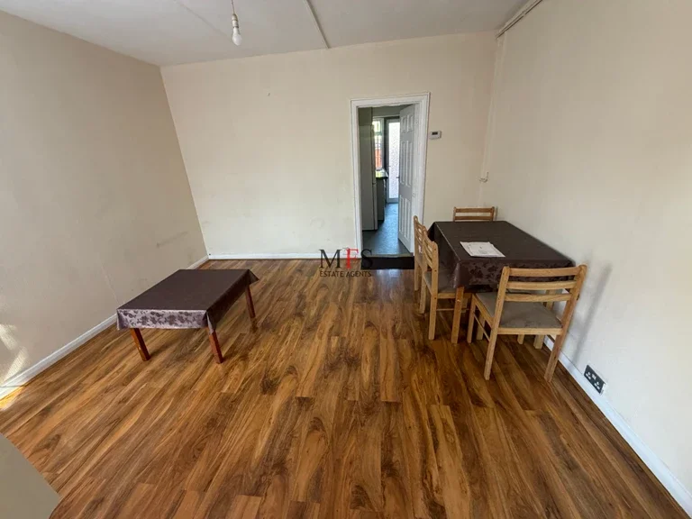 Flat Livingstone Road in Greater London