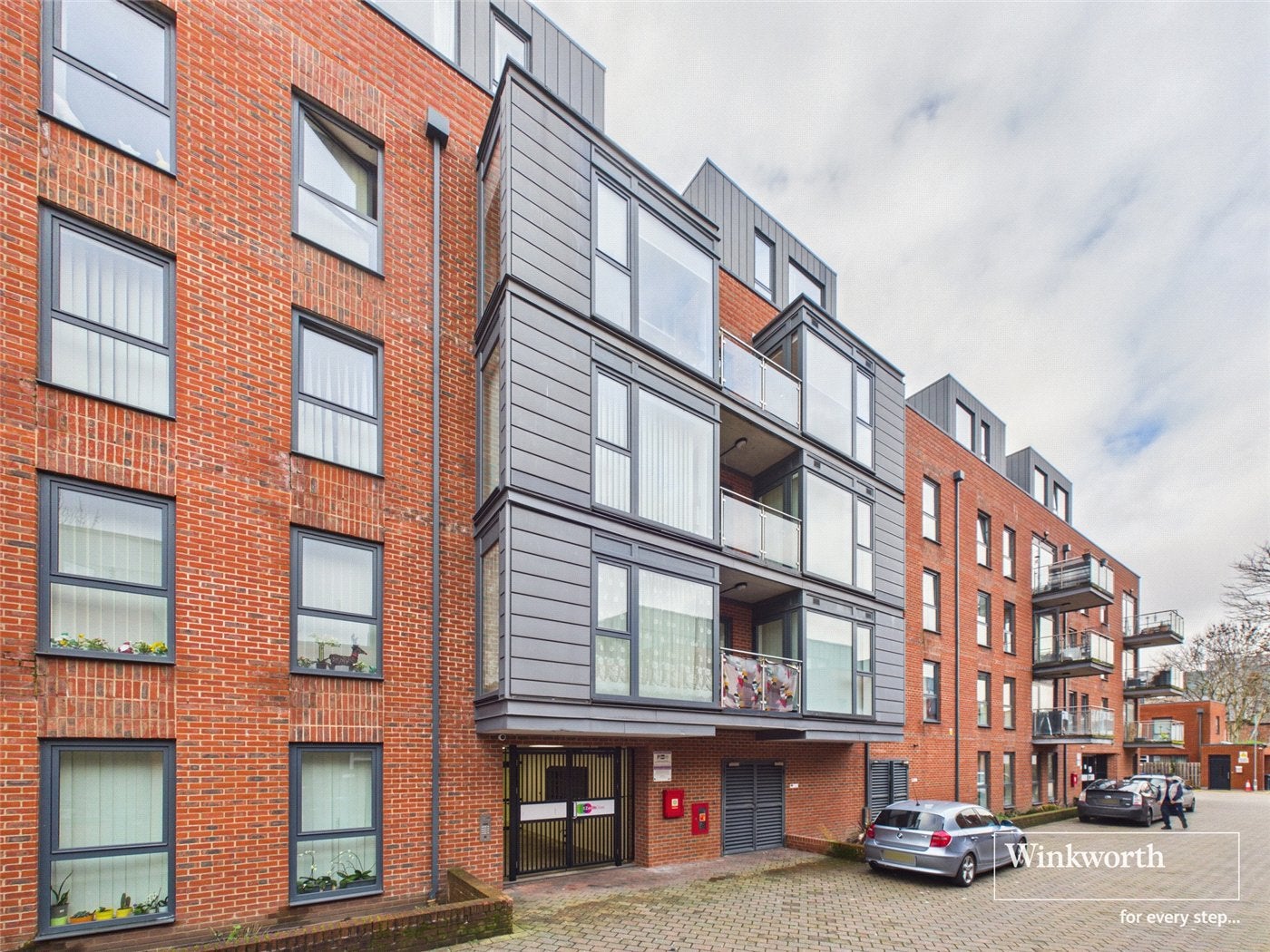 Flat Zenith Close in Greater London