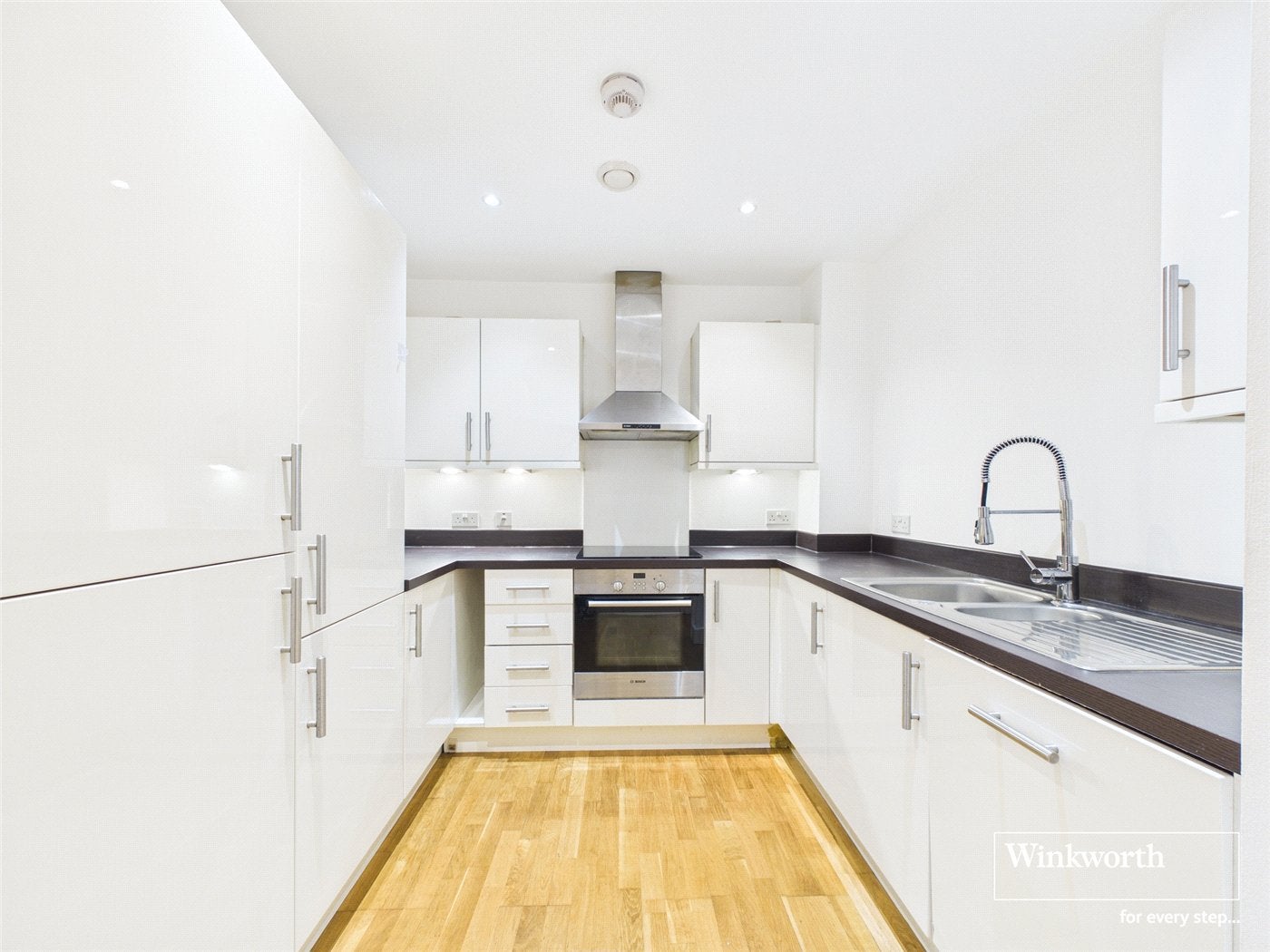 Flat Zenith Close in Greater London