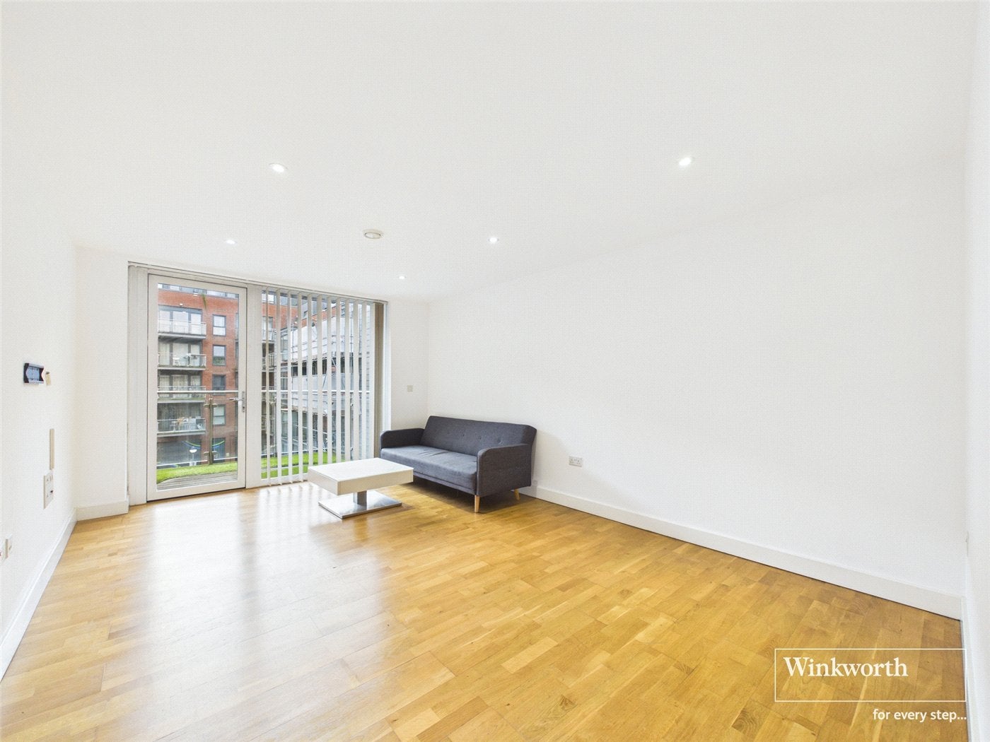 Flat Zenith Close in Greater London